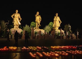 Lễ cầu siêu và thả hoa đăng tại Khu di tích lịch sử quốc gia Bạch Đằng Giang nhân kỷ niệm 75 năm ngày thương binh liệt sĩ 27-7